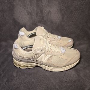New Balance 2002R Casual Shoes Womens Sz 8.5 Athletic Sneakers Beige.